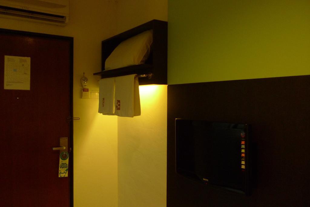 Meldrum Hotel Johor Bahru Exterior foto
