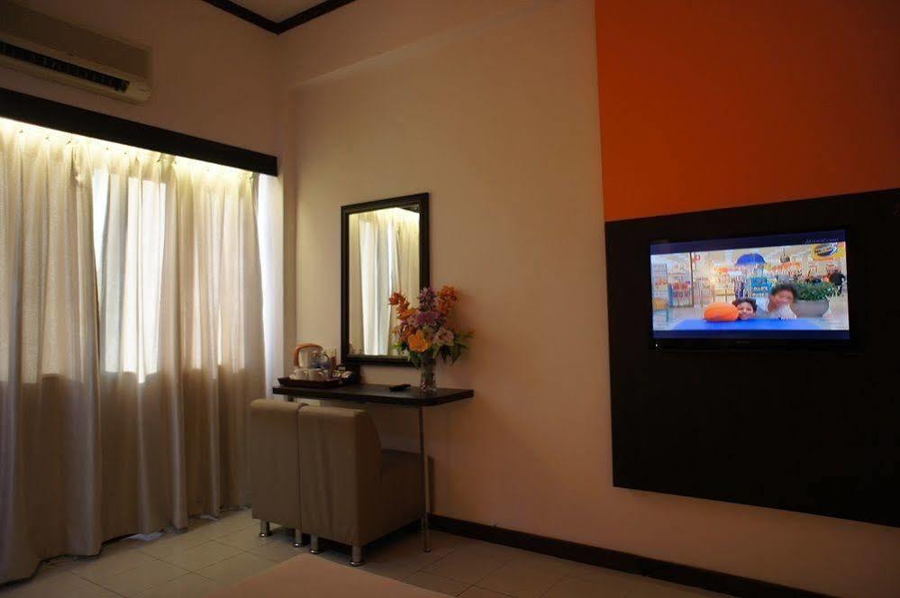 Meldrum Hotel Johor Bahru Exterior foto